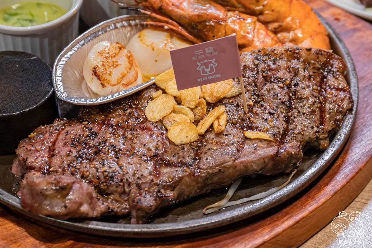 吃到飽最低299元!台中「爆汁肉排」比10元硬幣厚,自助吧先搶秒殺珍奶披薩 吃到飽最低299元!台中「爆汁肉排」比10元硬幣厚,自助吧先搶秒殺珍奶披薩