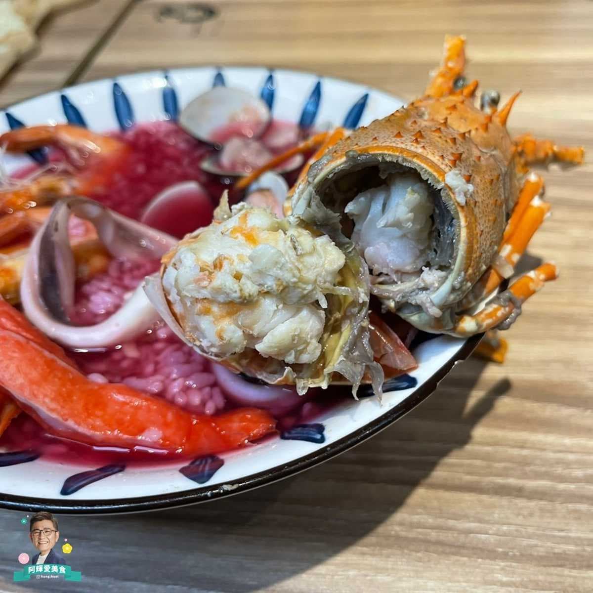放整隻龍蝦!浮誇海鮮泡飯「火龍果湯頭」竟超唰嘴,還有邪惡「雲朵烏龍麵」 放整隻龍蝦!浮誇海鮮泡飯「火龍果湯頭」竟超唰嘴,還有邪惡「雲朵烏龍麵」