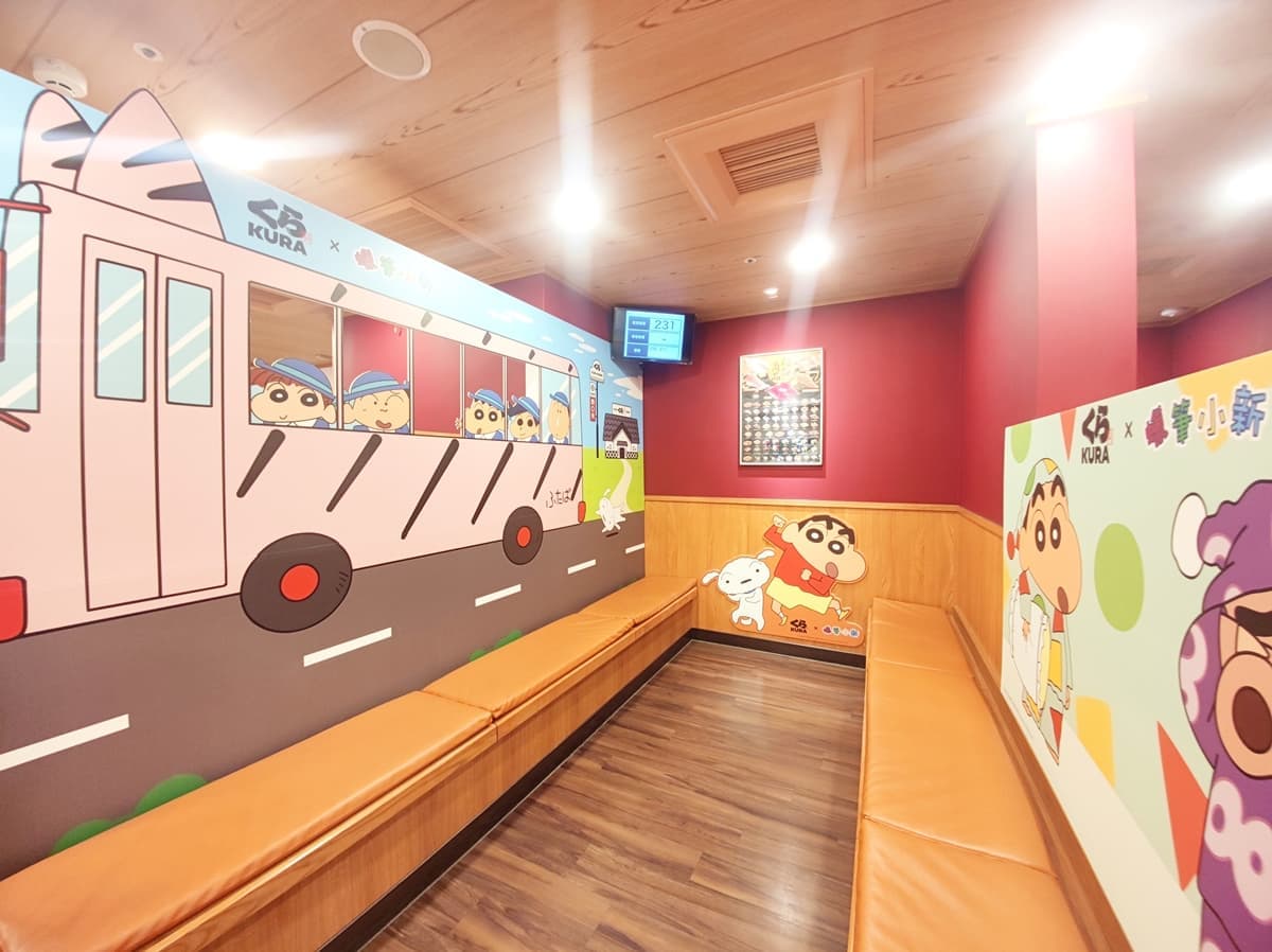 藏壽司首家「蠟筆小新主題店」登場!小新故鄉春日部搬進店內,打卡送大抱枕 藏壽司首家「蠟筆小新主題店」登場!小新故鄉春日部搬進店內,打卡送大抱枕