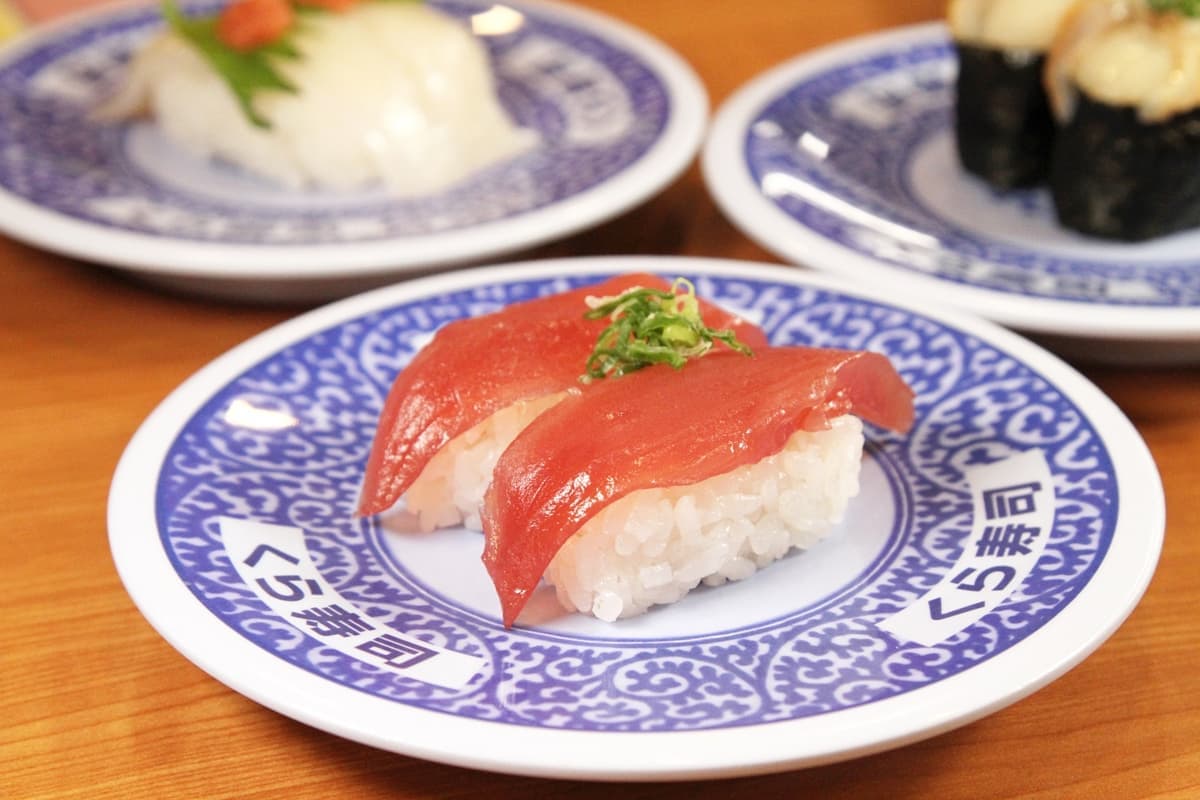 藏壽司首家「蠟筆小新主題店」登場!小新故鄉春日部搬進店內,打卡送大抱枕 藏壽司首家「蠟筆小新主題店」登場!小新故鄉春日部搬進店內,打卡送大抱枕