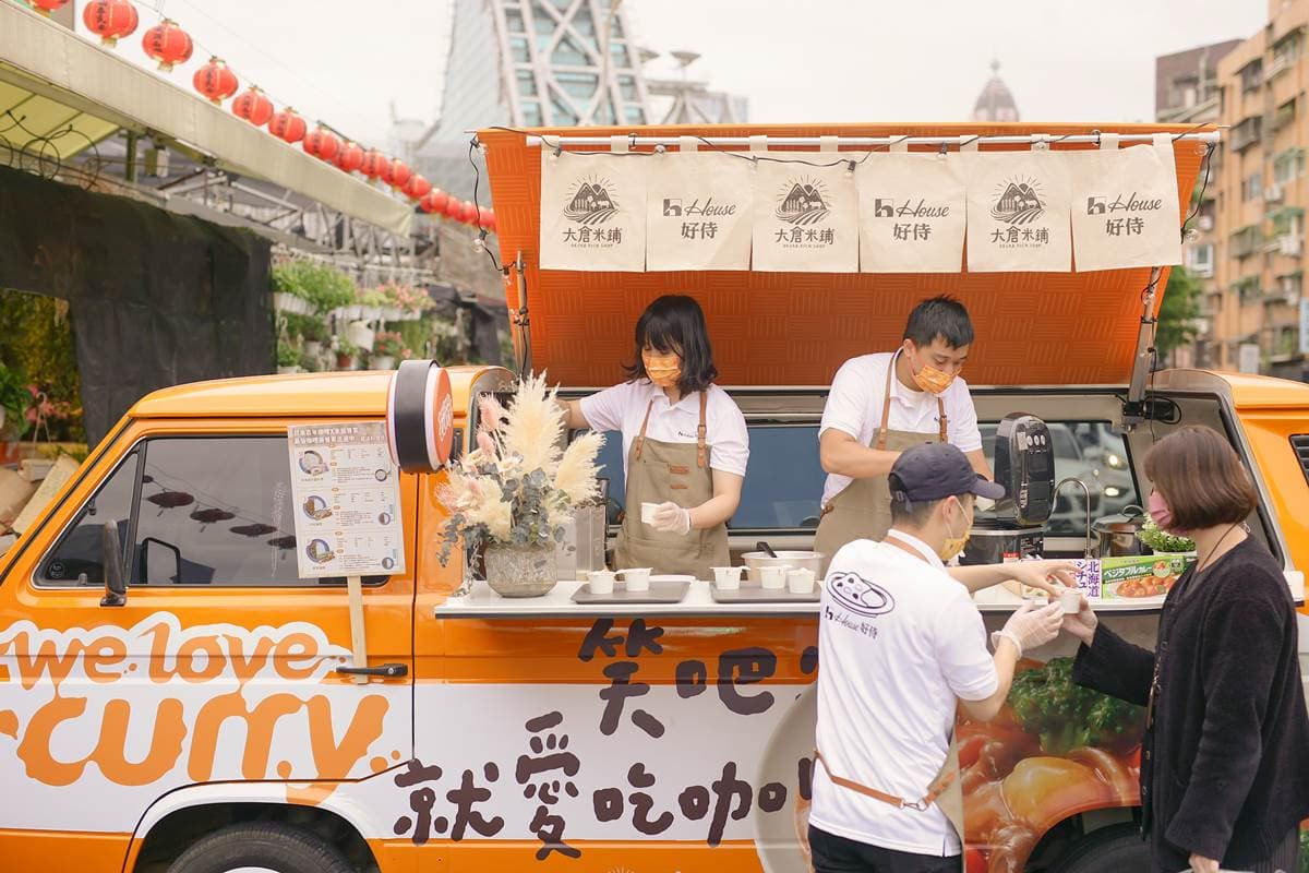 1.5萬份咖哩飯免費吃!超霸氣「咖哩餐車」巡迴50家全聯,3口味一路吃到6/26 1.5萬份咖哩飯免費吃!超霸氣「咖哩餐車」巡迴50家全聯,3口味一路吃到6/26