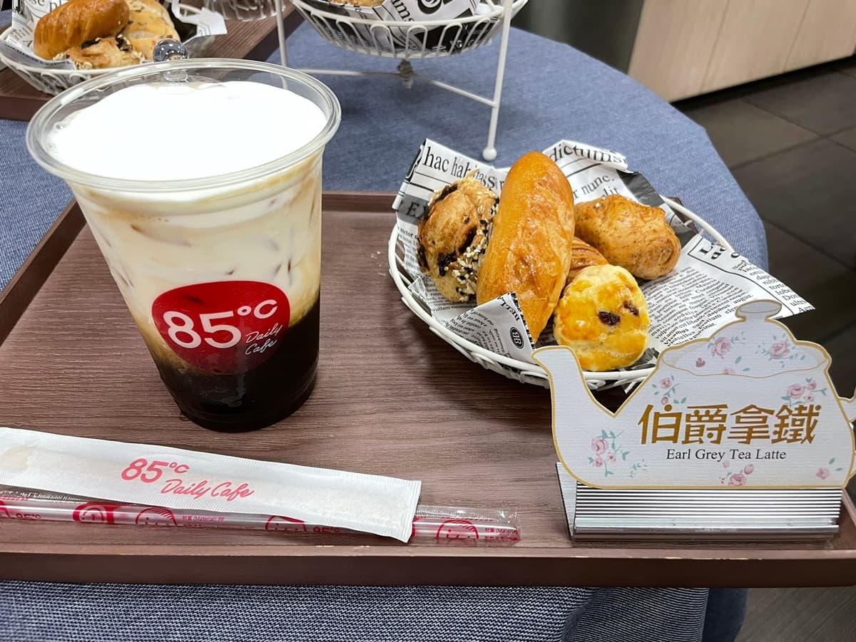 85度C買一送一!「伯爵拿鐵、鮮奶茶」新開喝,加碼嗑超巨「5公分高起司堡」 85度C買一送一!「伯爵拿鐵、鮮奶茶」新開喝,加碼嗑超巨「5公分高起司堡」