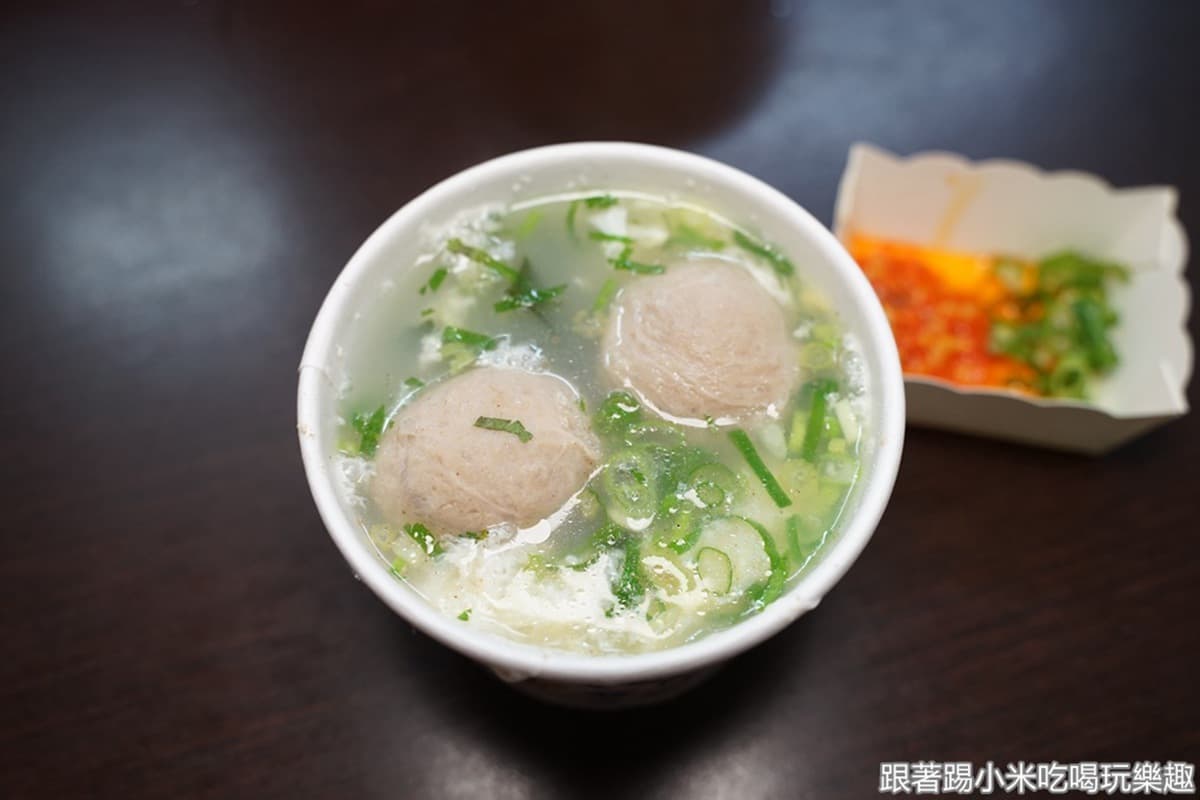 蔥控暴動!苗栗「排隊湯包」2大盆蔥花無限續,薄皮爆汁再加辣老饕最愛 蔥控暴動!苗栗「排隊湯包」2大盆蔥花無限續,薄皮爆汁再加辣老饕最愛