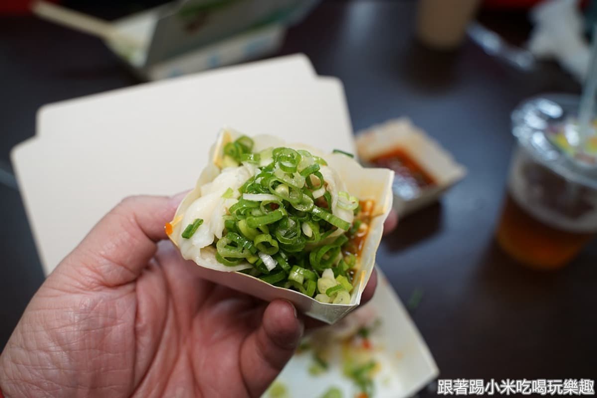 蔥控暴動!苗栗「排隊湯包」2大盆蔥花無限續,薄皮爆汁再加辣老饕最愛 蔥控暴動!苗栗「排隊湯包」2大盆蔥花無限續,薄皮爆汁再加辣老饕最愛