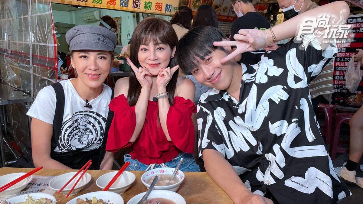小禎邀閨蜜作客《食尚》!王彩樺帶路吃遍台南,「喊乾爹」搶吃人氣豬心冬粉 小禎邀閨蜜作客《食尚》!王彩樺帶路吃遍台南,「喊乾爹」搶吃人氣豬心冬粉
