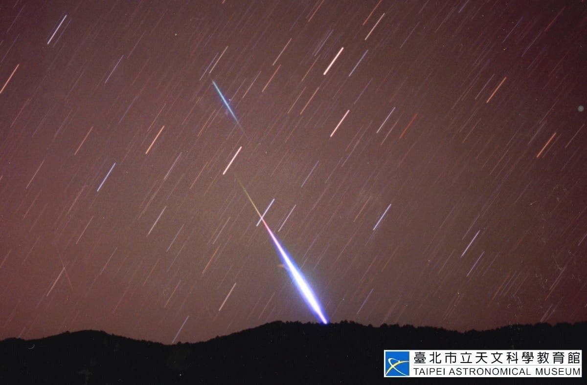 每小時18顆天琴座「流星雨」爆發!跟北斗七星亮度相近,最佳觀星日期在週五 每小時18顆天琴座「流星雨」爆發!跟北斗七星亮度相近,最佳觀星日期在週五