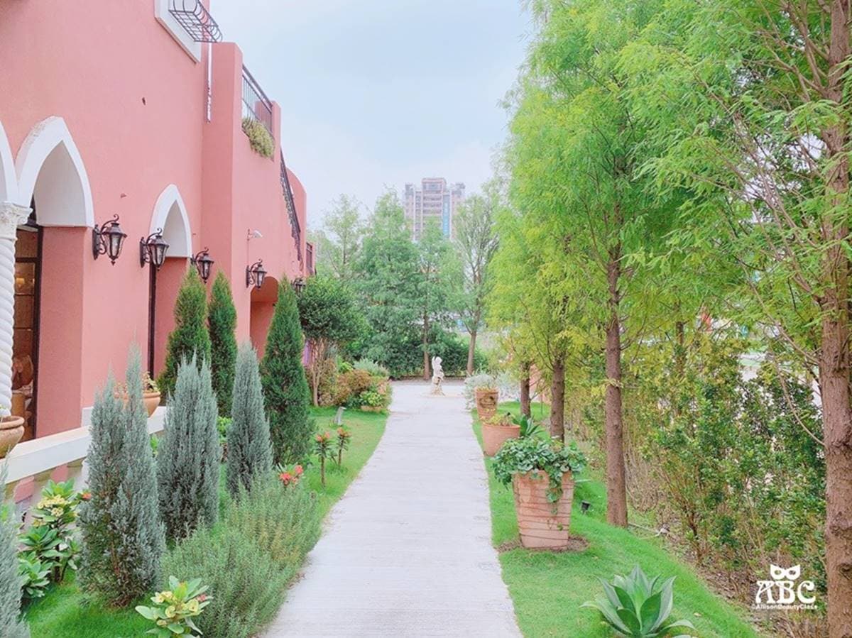 宛如置身歐洲!台中「絕美莊園餐廳」先搶戶外沙發區,童話風花園怎麼拍都美 宛如置身歐洲!台中「絕美莊園餐廳」先搶戶外沙發區,童話風花園怎麼拍都美