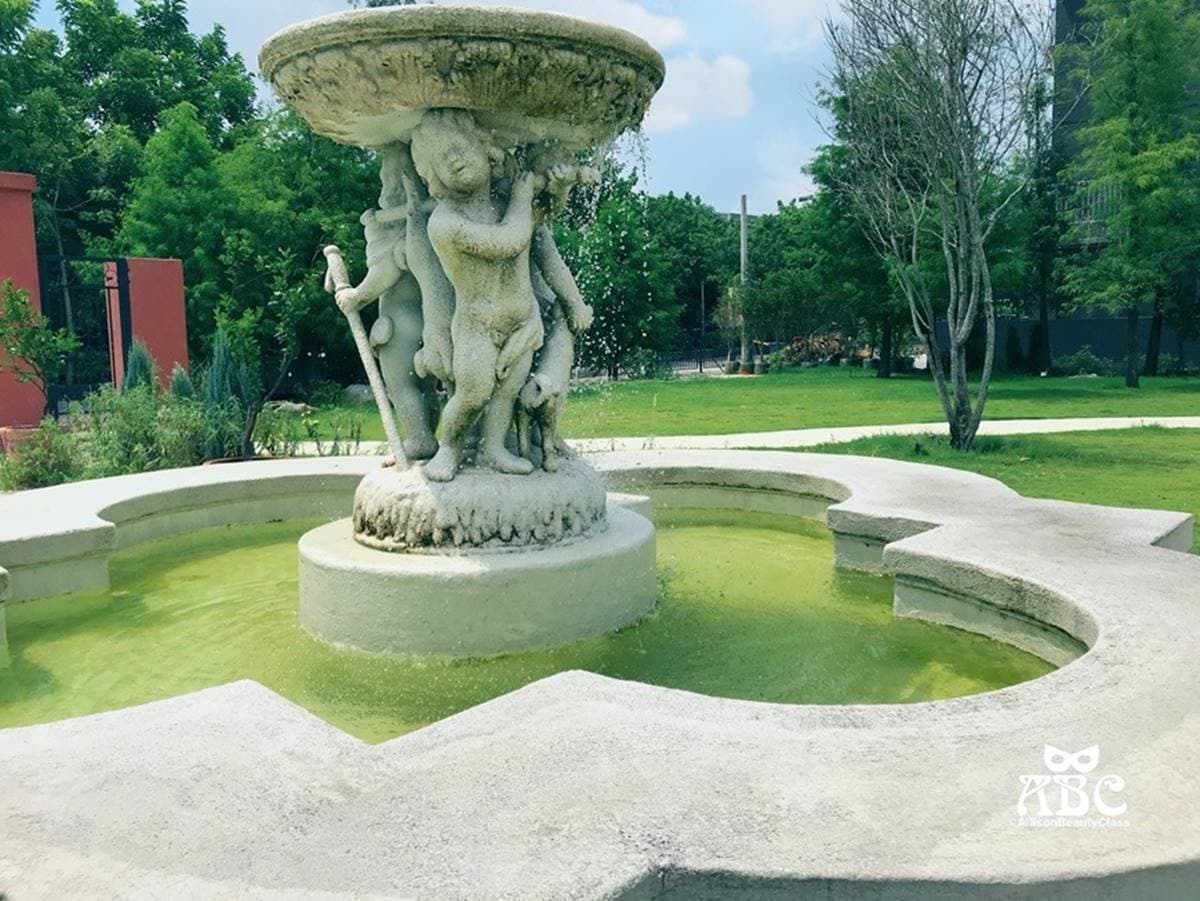 宛如置身歐洲!台中「絕美莊園餐廳」先搶戶外沙發區,童話風花園怎麼拍都美 宛如置身歐洲!台中「絕美莊園餐廳」先搶戶外沙發區,童話風花園怎麼拍都美