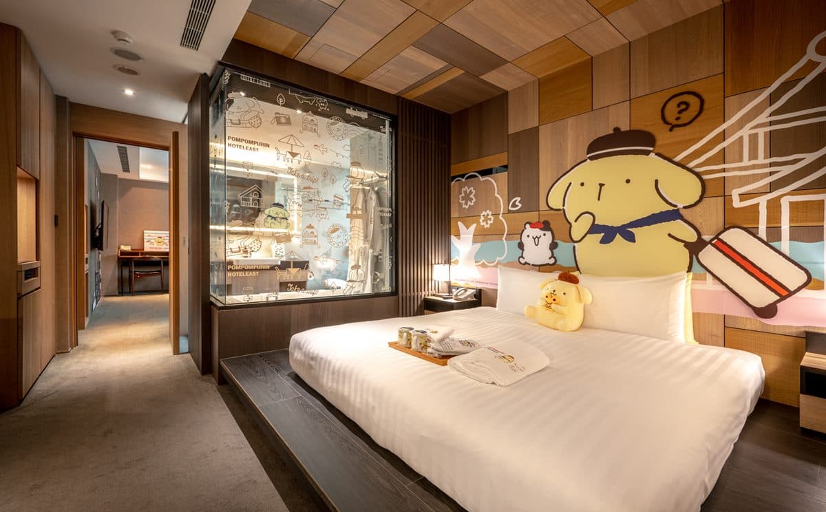 全台獨創布丁狗主題房!小客廳房型有按摩椅可躺,整套浴巾、拖鞋備品免費拿 全台獨創布丁狗主題房!小客廳房型有按摩椅可躺,整套浴巾、拖鞋備品免費拿