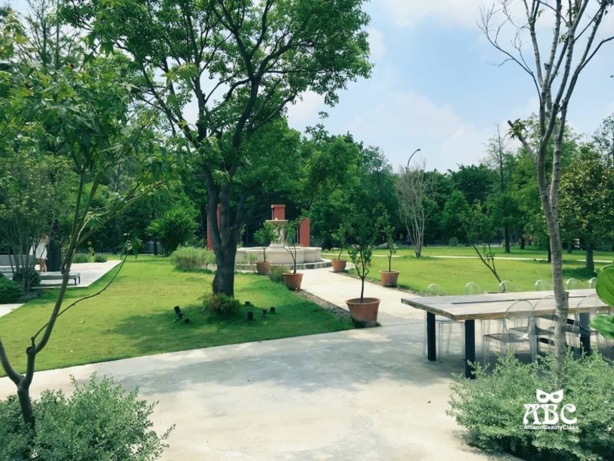 宛如置身歐洲!台中「絕美莊園餐廳」先搶戶外沙發區,童話風花園怎麼拍都美 宛如置身歐洲!台中「絕美莊園餐廳」先搶戶外沙發區,童話風花園怎麼拍都美