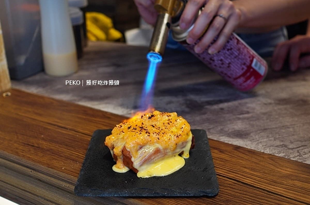 【新開店】炙燒「炸饅頭」吃過沒?牽絲龍蝦口味銅板價就有,現點現炸超唰嘴 【新開店】炙燒「炸饅頭」吃過沒?牽絲龍蝦口味銅板價就有,現點現炸超唰嘴
