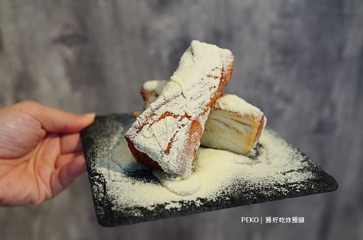 【新開店】炙燒「炸饅頭」吃過沒?牽絲龍蝦口味銅板價就有,現點現炸超唰嘴 【新開店】炙燒「炸饅頭」吃過沒?牽絲龍蝦口味銅板價就有,現點現炸超唰嘴