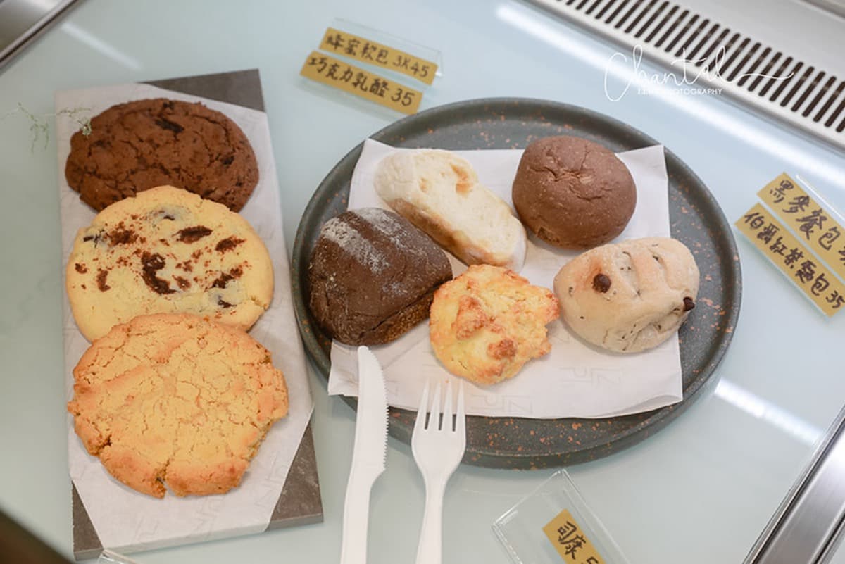 【新開店】打卡仙人掌座位區!內湖純白咖啡廳IG暴紅,木質設計怎麼拍都好看 【新開店】打卡仙人掌座位區!內湖純白咖啡廳IG暴紅,木質設計怎麼拍都好看