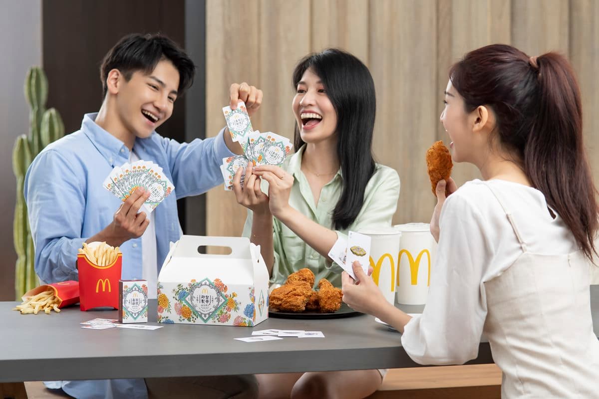 秒當甄嬛、如懿開清朝趴!麥當勞最新「皇帝御製」分享盒,還有買一送一優惠 秒當甄嬛、如懿開清朝趴!麥當勞最新「皇帝御製」分享盒,還有買一送一優惠
