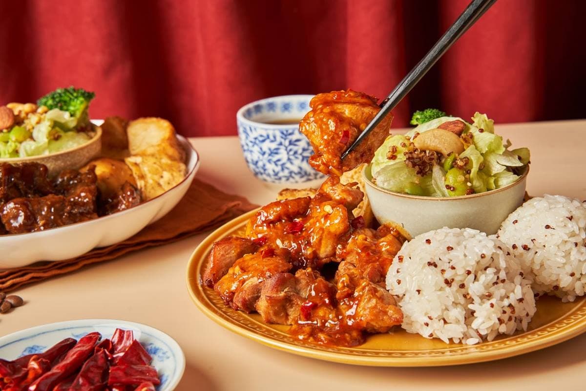 怡客咖啡就能吃彭園!超狂名店聯名第一彈開跑,左宗棠雞入菜、新品送飲料券 怡客咖啡就能吃彭園!超狂名店聯名第一彈開跑,左宗棠雞入菜、新品送飲料券
