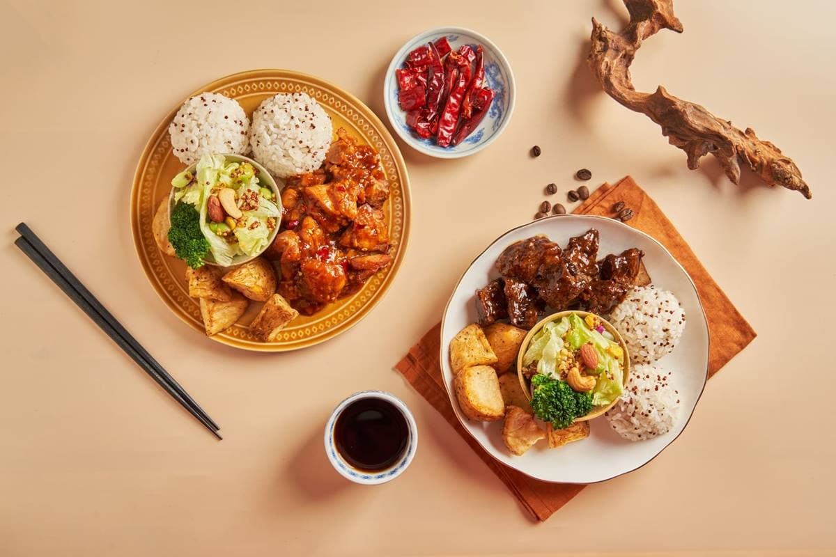 怡客咖啡就能吃彭園!超狂名店聯名第一彈開跑,左宗棠雞入菜、新品送飲料券 怡客咖啡就能吃彭園!超狂名店聯名第一彈開跑,左宗棠雞入菜、新品送飲料券