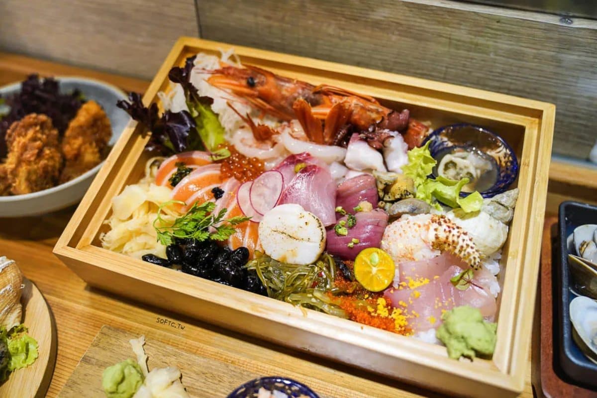 IG燒不停!超浮誇丼飯宛如「海鮮珠寶盒」,雪蟹、天使蝦、生魚片鋪好鋪滿 IG燒不停!超浮誇丼飯宛如「海鮮珠寶盒」,雪蟹、天使蝦、生魚片鋪好鋪滿