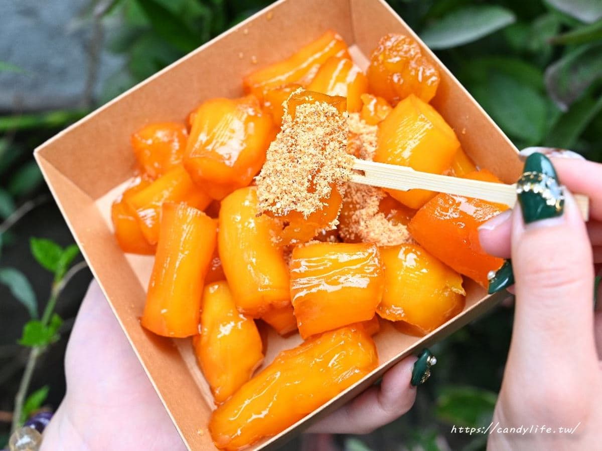 出爐就秒殺!第二市場「蜜糖地瓜」不預訂吃不到,麥芽糖外皮+花生粉超唰嘴 出爐就秒殺!第二市場「蜜糖地瓜」不預訂吃不到,麥芽糖外皮+花生粉超唰嘴