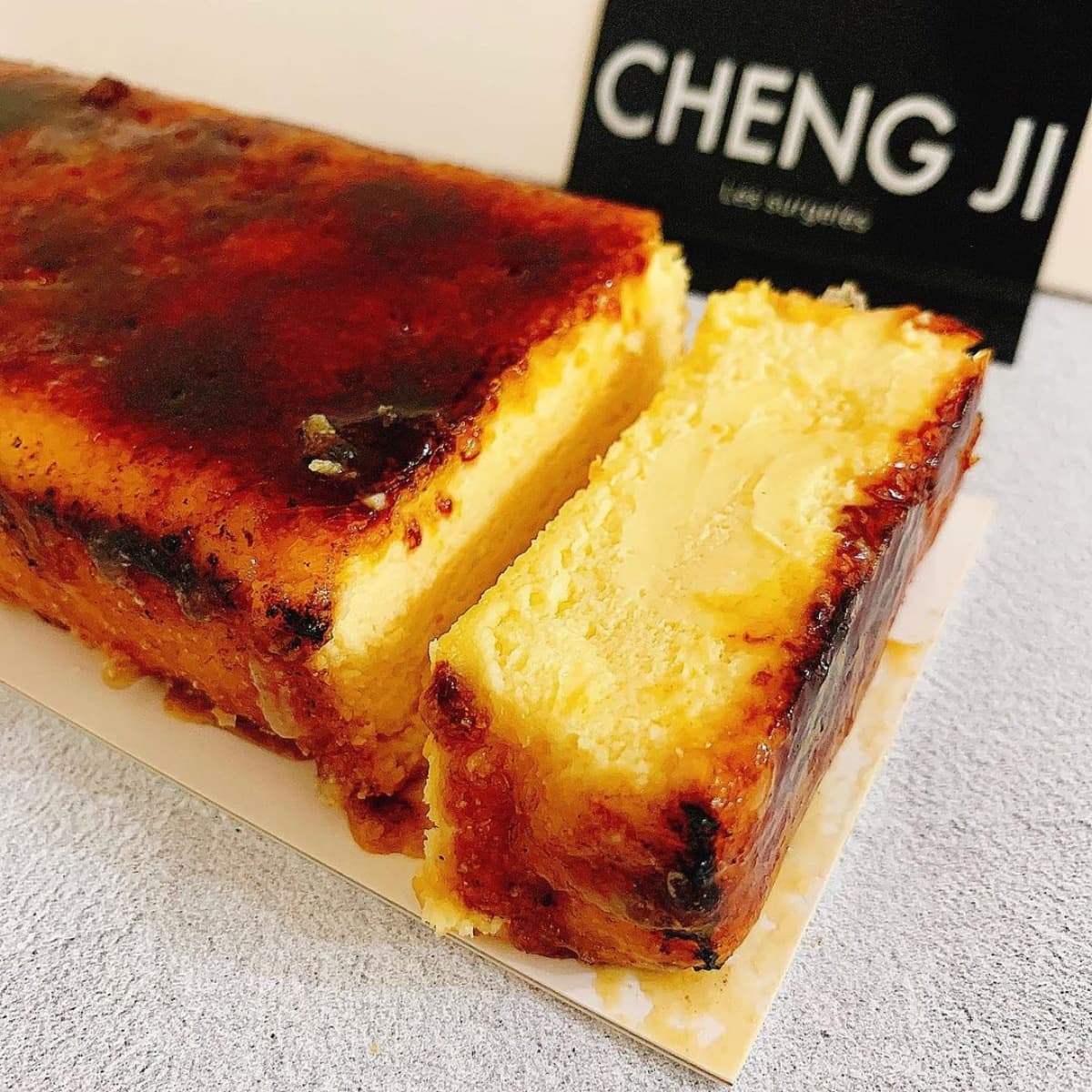 甜點控要瘋了!「-18°C焦糖起士蛋糕」薄脆焦糖太邪惡,再吃肉桂捲、蘋果香頌 甜點控要瘋了!「-18°C焦糖起士蛋糕」薄脆焦糖太邪惡,再吃肉桂捲、蘋果香頌