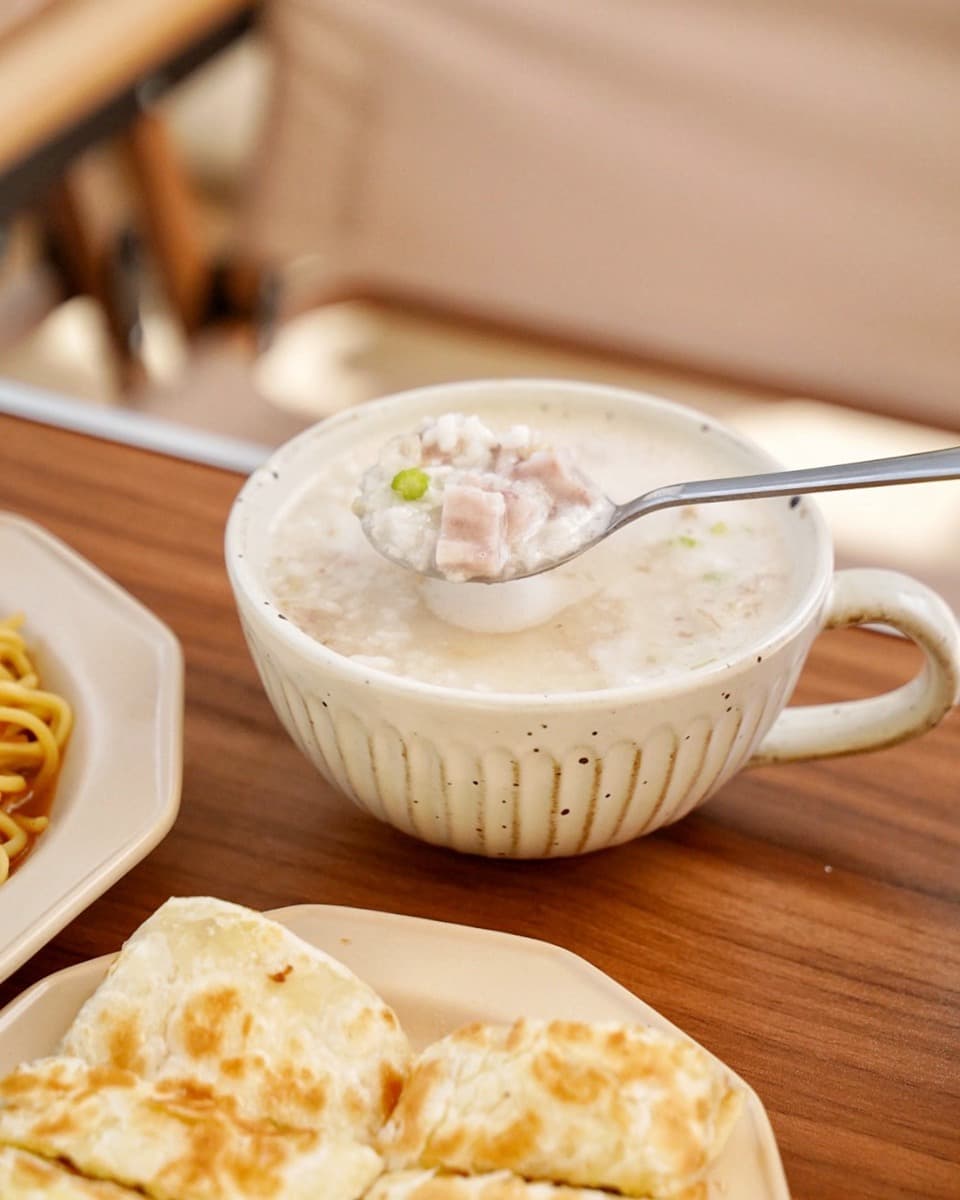 新竹最美早餐店無誤!「純白極簡風」超好拍,網友強推必嘗芋香瘦肉粥 新竹最美早餐店無誤!「純白極簡風」超好拍,網友強推必嘗芋香瘦肉粥