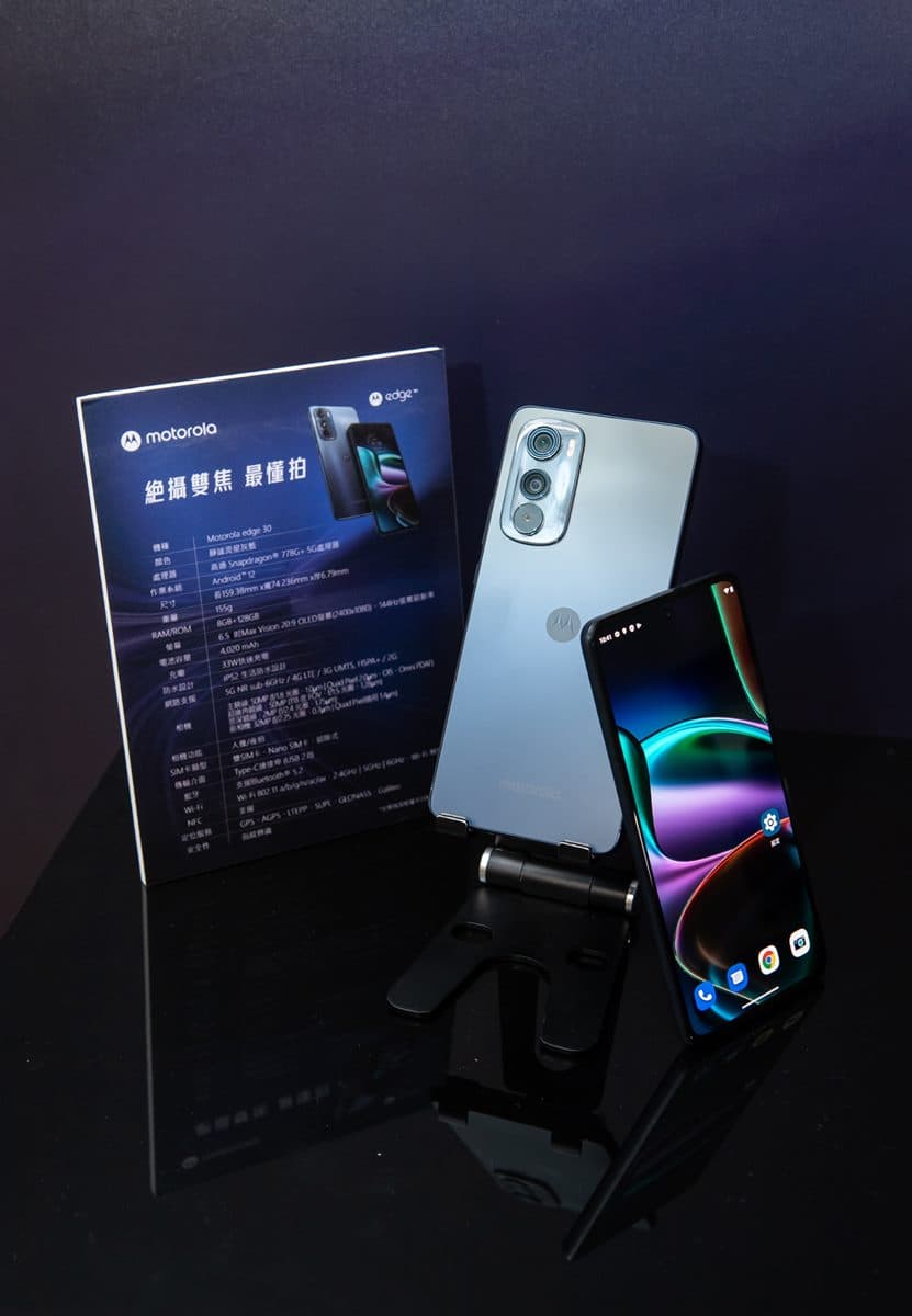 全球最薄5G手機!Motorola最新旗艦款僅6.79mm,前鏡6000萬畫素自拍最高規格 全球最薄5G手機!Motorola最新旗艦款僅6.79mm,前鏡6000萬畫素自拍最高規格