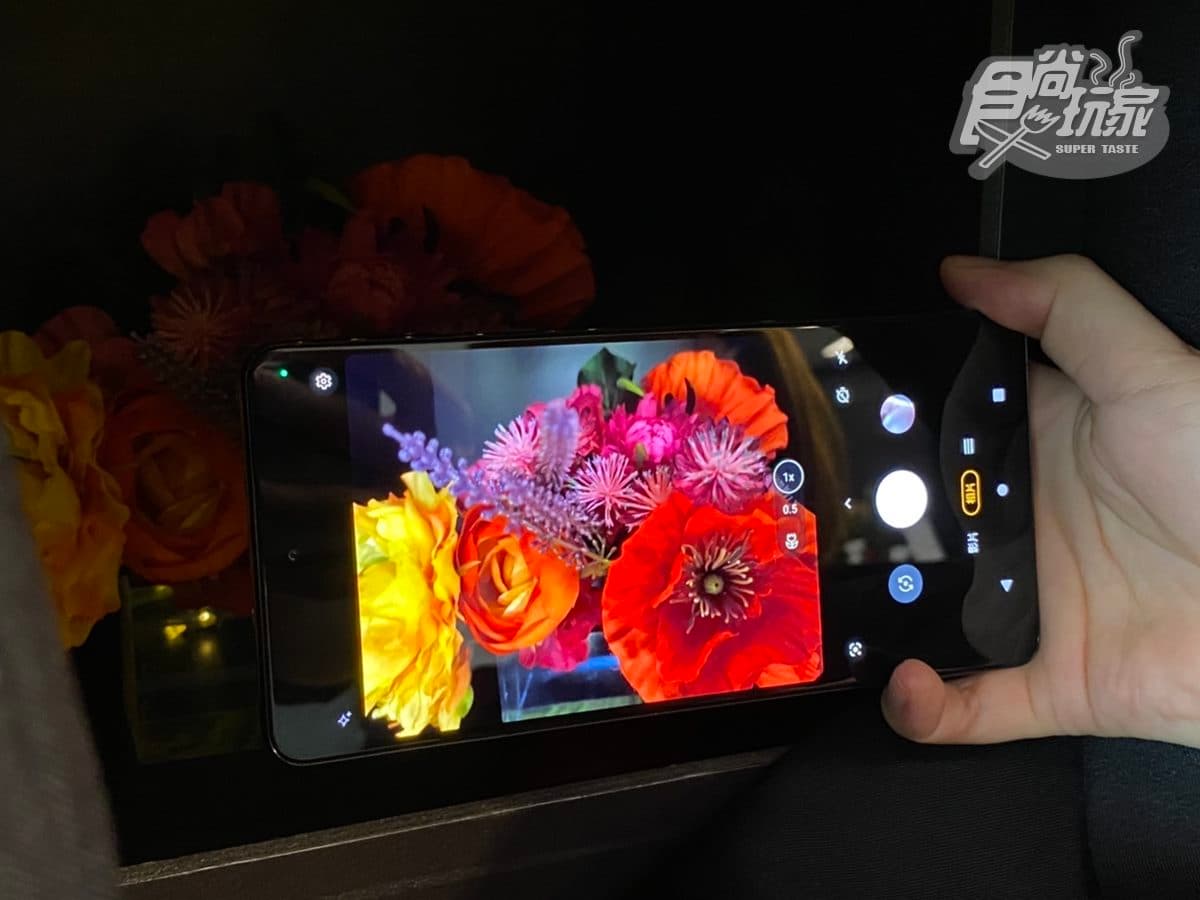 全球最薄5G手機!Motorola最新旗艦款僅6.79mm,前鏡6000萬畫素自拍最高規格 全球最薄5G手機!Motorola最新旗艦款僅6.79mm,前鏡6000萬畫素自拍最高規格