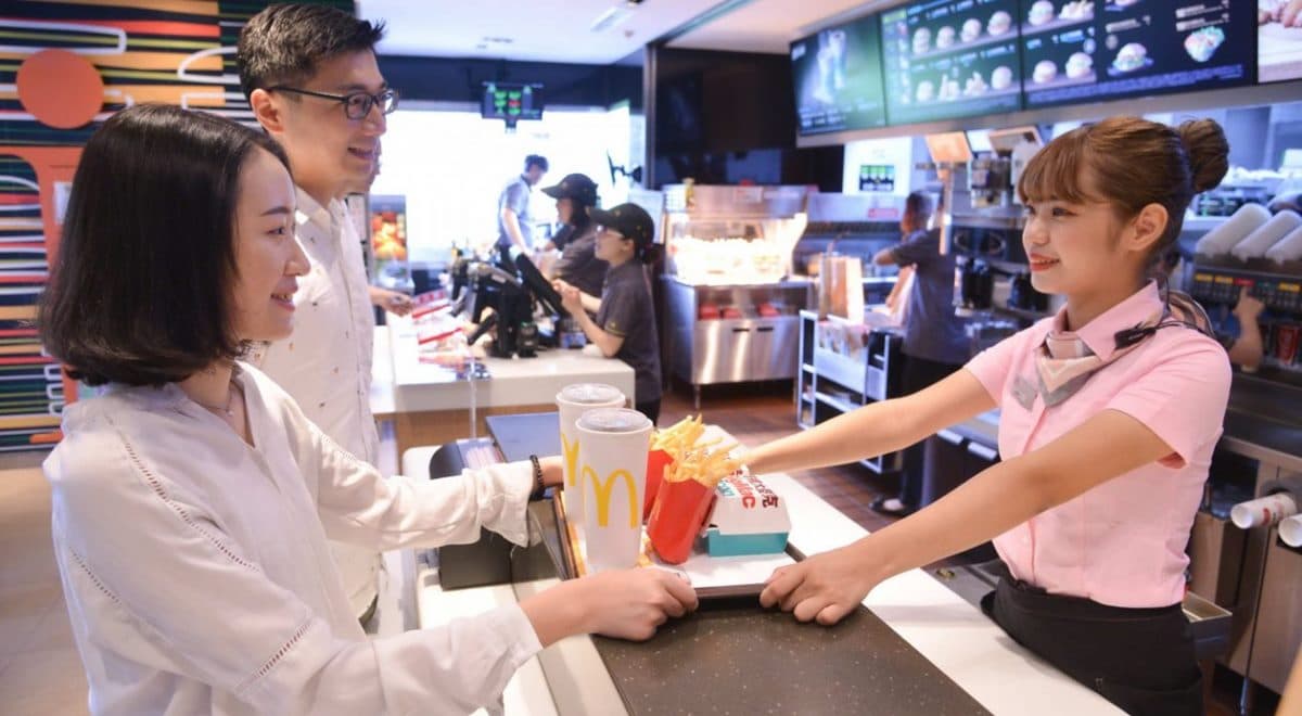 麥當勞飲料杯蓋「4個凸起圓點」大揭密!分別代表不同功能,店員一看就知道 麥當勞飲料杯蓋「4個凸起圓點」大揭密!分別代表不同功能,店員一看就知道