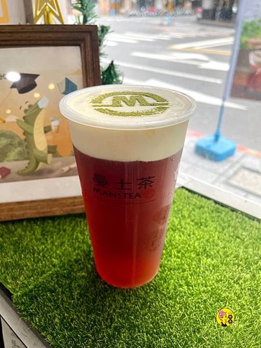 奶蓋控必收!獨門奶蓋茶加滿7顆小泡芙,可可粉+OREO宛如在喝提拉米蘇 奶蓋控必收!獨門奶蓋茶加滿7顆小泡芙,可可粉+OREO宛如在喝提拉米蘇