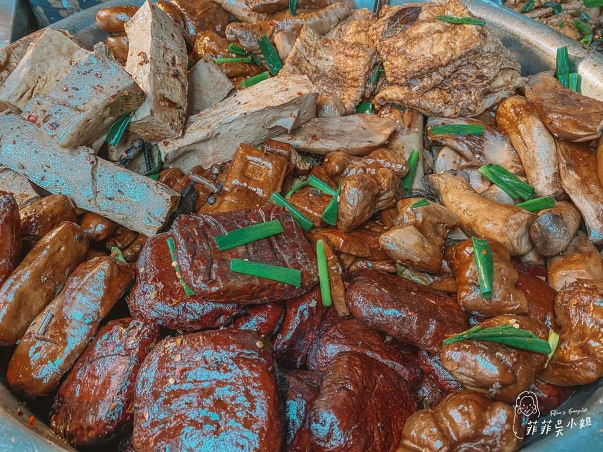 排隊人潮沒停過!假日限定老街「湖南滷味」開攤瘋搶,30種中藥材熬滷香到爆 排隊人潮沒停過!假日限定老街「湖南滷味」開攤瘋搶,30種中藥材熬滷香到爆