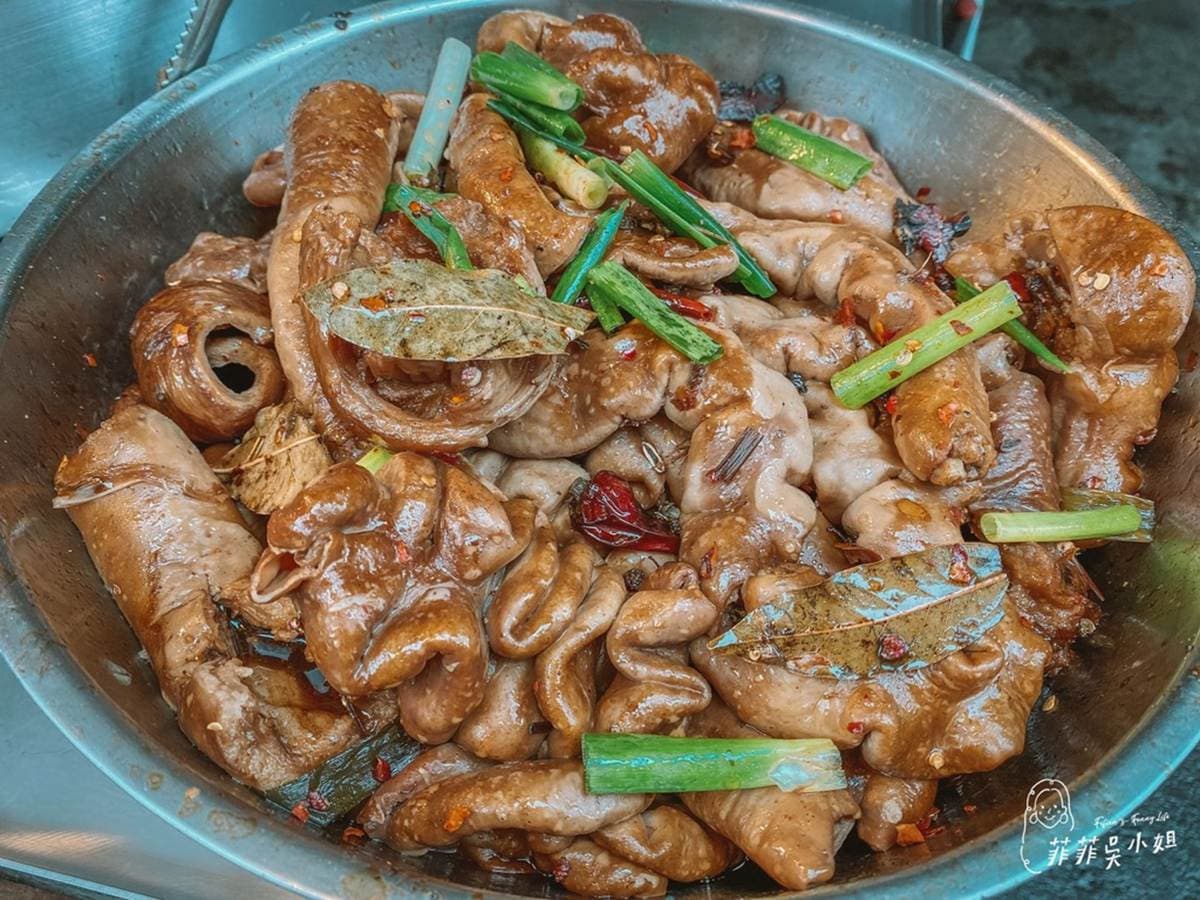 排隊人潮沒停過!假日限定老街「湖南滷味」開攤瘋搶,30種中藥材熬滷香到爆 排隊人潮沒停過!假日限定老街「湖南滷味」開攤瘋搶,30種中藥材熬滷香到爆