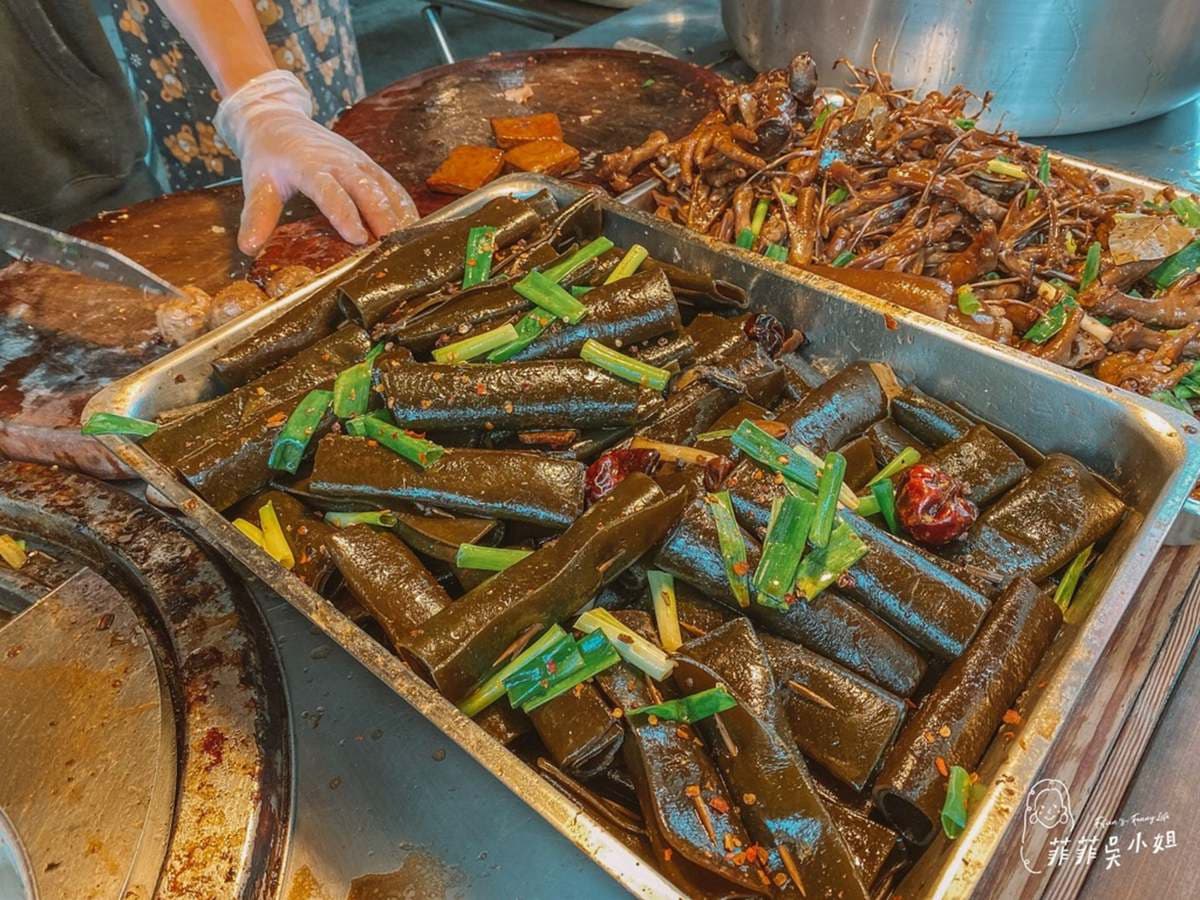排隊人潮沒停過!假日限定老街「湖南滷味」開攤瘋搶,30種中藥材熬滷香到爆 排隊人潮沒停過!假日限定老街「湖南滷味」開攤瘋搶,30種中藥材熬滷香到爆