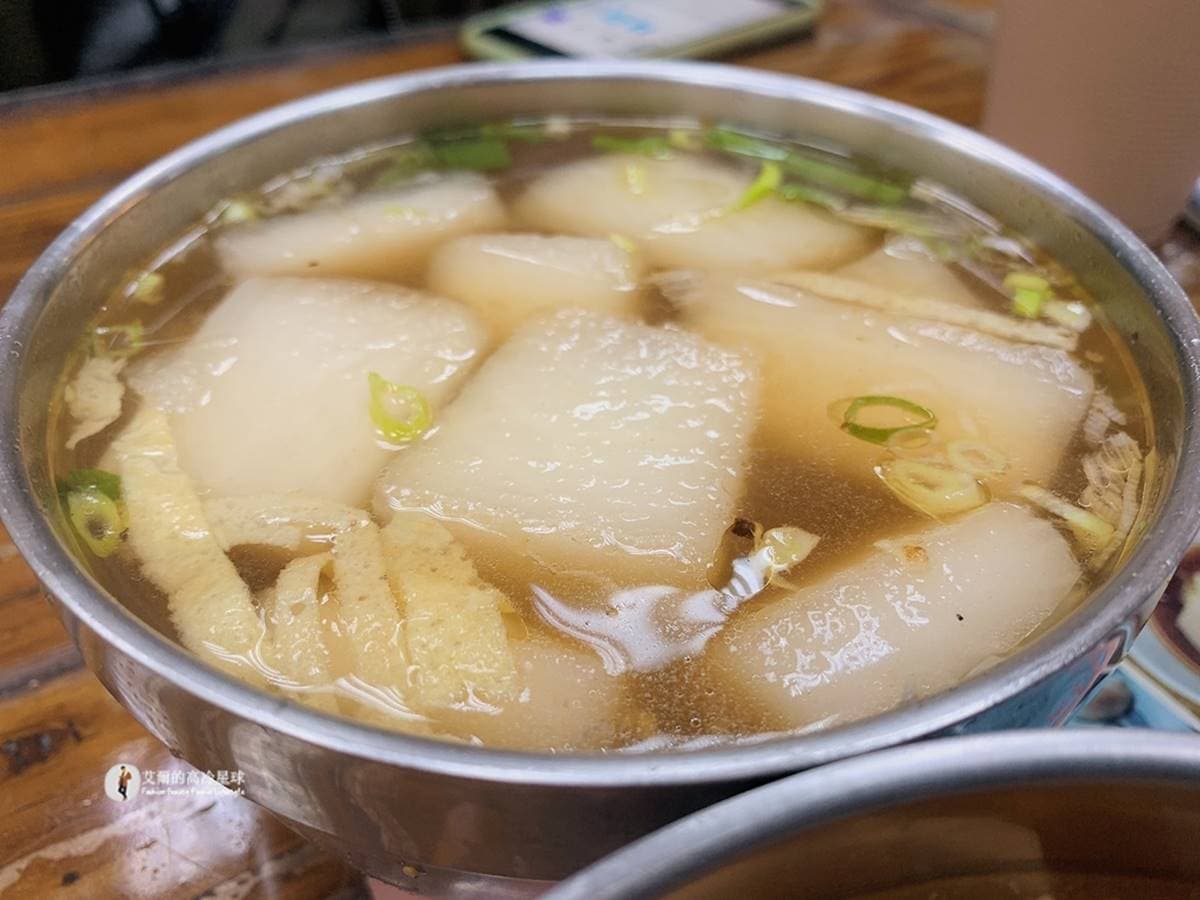 在地人激推!淡水「薄皮湯包」一口咬下會噴汁,柴魚菜頭湯一喝就開胃 在地人激推!淡水「薄皮湯包」一口咬下會噴汁,柴魚菜頭湯一喝就開胃