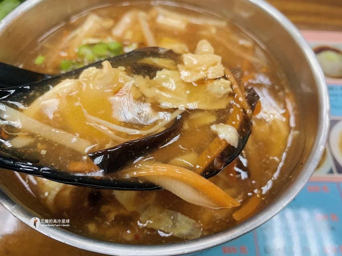 在地人激推!淡水「薄皮湯包」一口咬下會噴汁,柴魚菜頭湯一喝就開胃 在地人激推!淡水「薄皮湯包」一口咬下會噴汁,柴魚菜頭湯一喝就開胃