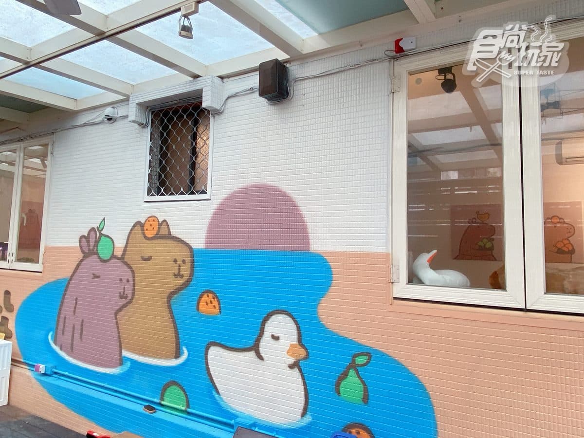 【新開店】免衝宜蘭!新北首家「水豚主題餐廳」,必拍柯爾鴨、超可愛雞蛋糕 【新開店】免衝宜蘭!新北首家「水豚主題餐廳」,必拍柯爾鴨、超可愛雞蛋糕