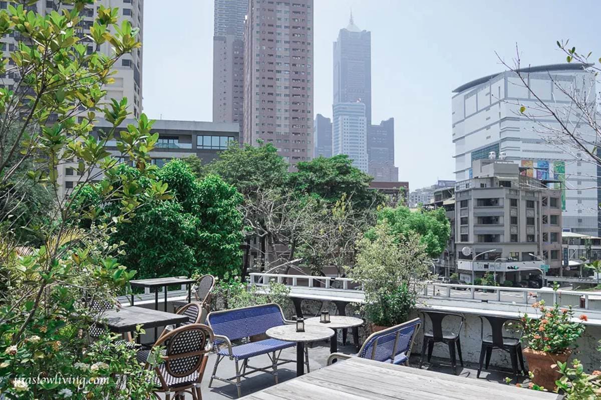 市區藏祕境叢林!3層樓「獨棟咖啡廳」打卡空中花園,螞蟻人必嘗瀑布肉桂捲 市區藏祕境叢林!3層樓「獨棟咖啡廳」打卡空中花園,螞蟻人必嘗瀑布肉桂捲
