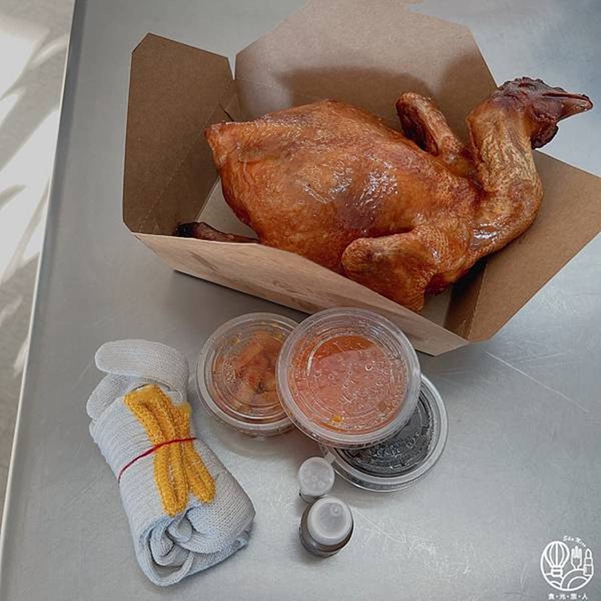 5星飯店主廚脆皮雞藏在這!金黃雞皮+爆汁肉質一吃上癮,必搭自製中藥椒鹽 5星飯店主廚脆皮雞藏在這!金黃雞皮+爆汁肉質一吃上癮,必搭自製中藥椒鹽