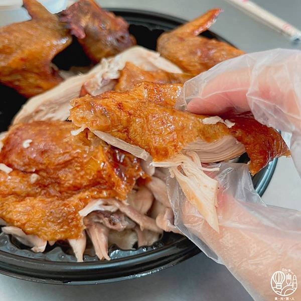 5星飯店主廚脆皮雞藏在這!金黃雞皮+爆汁肉質一吃上癮,必搭自製中藥椒鹽 5星飯店主廚脆皮雞藏在這!金黃雞皮+爆汁肉質一吃上癮,必搭自製中藥椒鹽