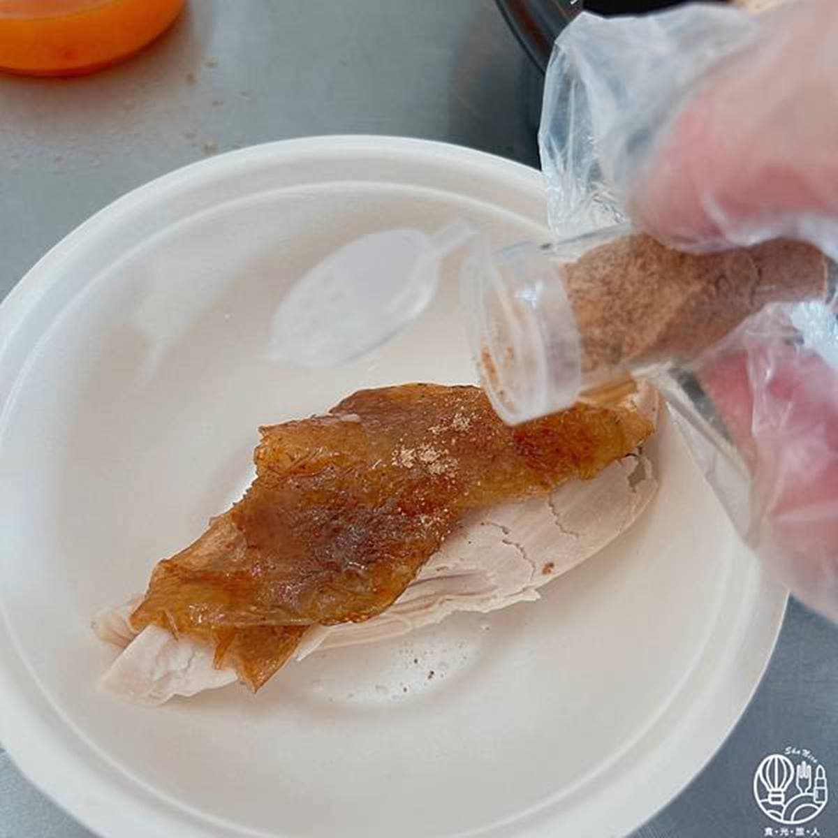5星飯店主廚脆皮雞藏在這!金黃雞皮+爆汁肉質一吃上癮,必搭自製中藥椒鹽 5星飯店主廚脆皮雞藏在這!金黃雞皮+爆汁肉質一吃上癮,必搭自製中藥椒鹽