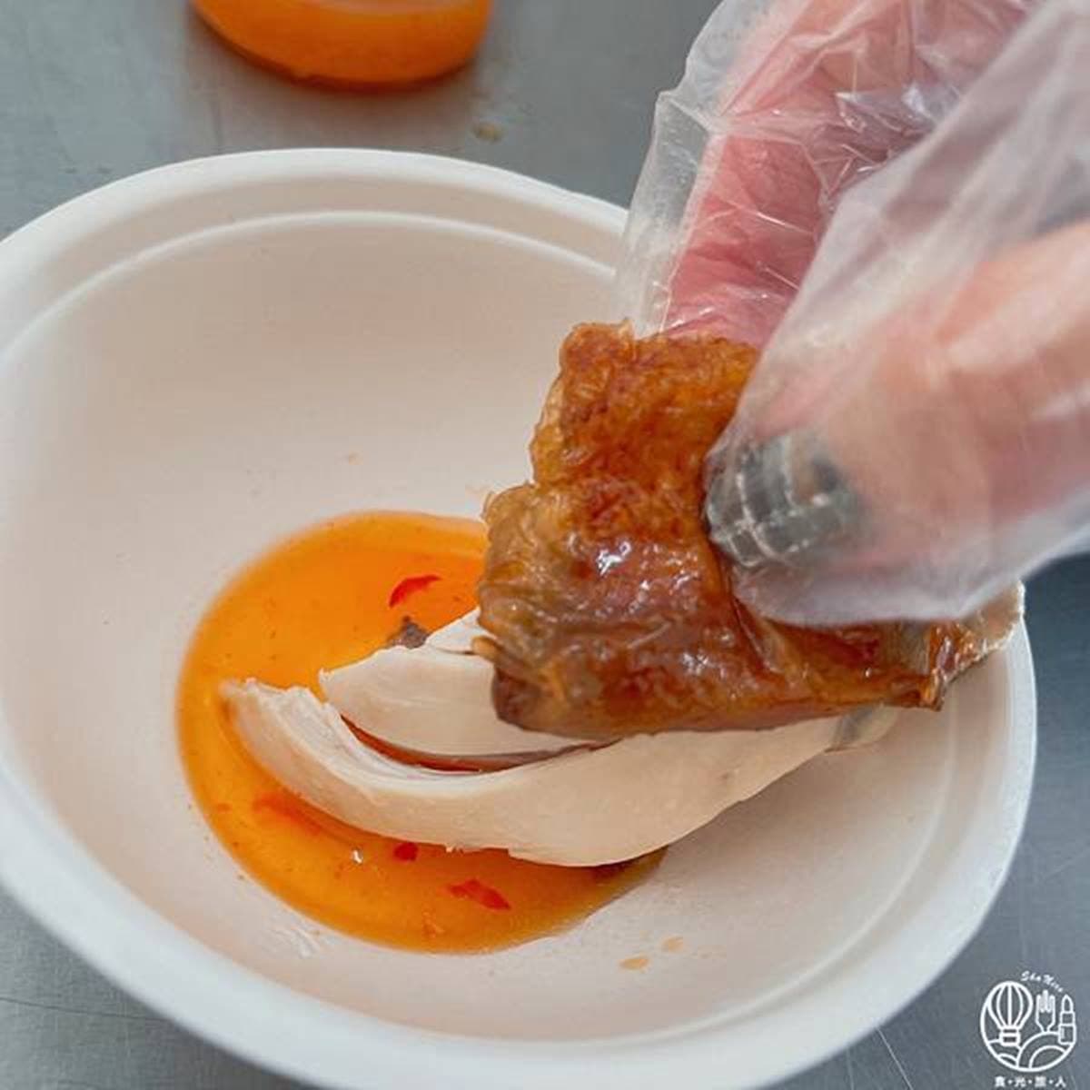 5星飯店主廚脆皮雞藏在這!金黃雞皮+爆汁肉質一吃上癮,必搭自製中藥椒鹽 5星飯店主廚脆皮雞藏在這!金黃雞皮+爆汁肉質一吃上癮,必搭自製中藥椒鹽