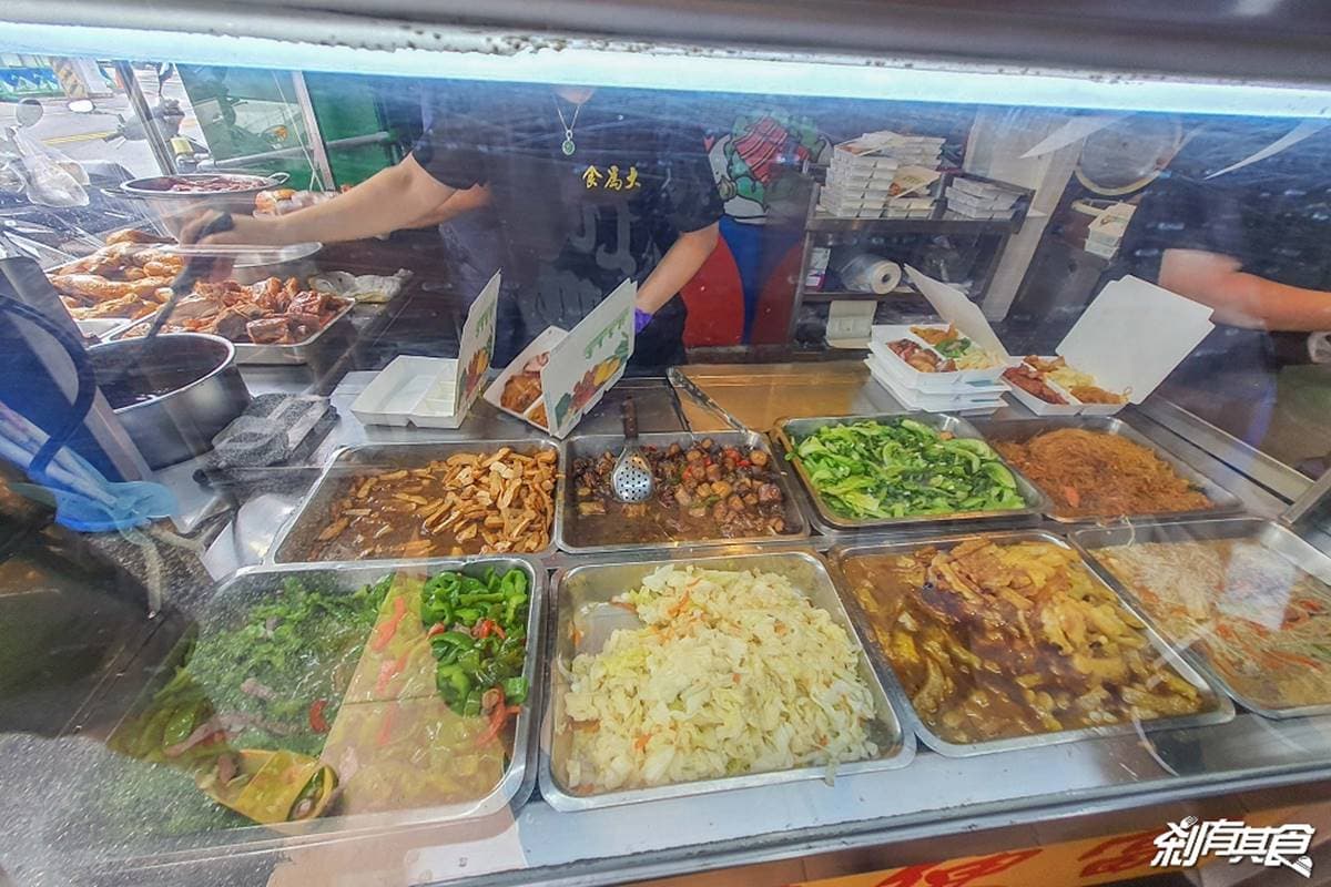 便當盒一半都是肉!網推「爆量三寶飯」CP值破表,塞滿油雞、烤鴨太澎派 便當盒一半都是肉!網推「爆量三寶飯」CP值破表,塞滿油雞、烤鴨太澎派