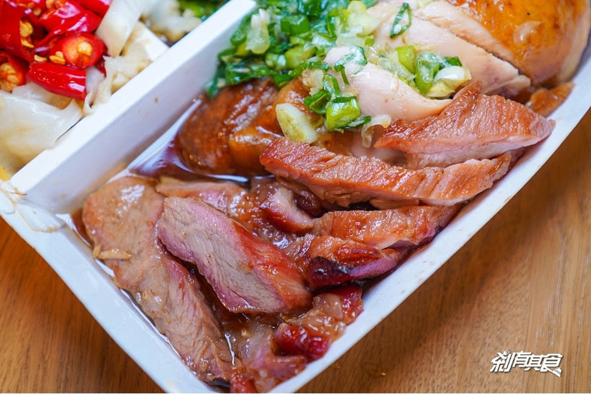 便當盒一半都是肉!網推「爆量三寶飯」CP值破表,塞滿油雞、烤鴨太澎派 便當盒一半都是肉!網推「爆量三寶飯」CP值破表,塞滿油雞、烤鴨太澎派