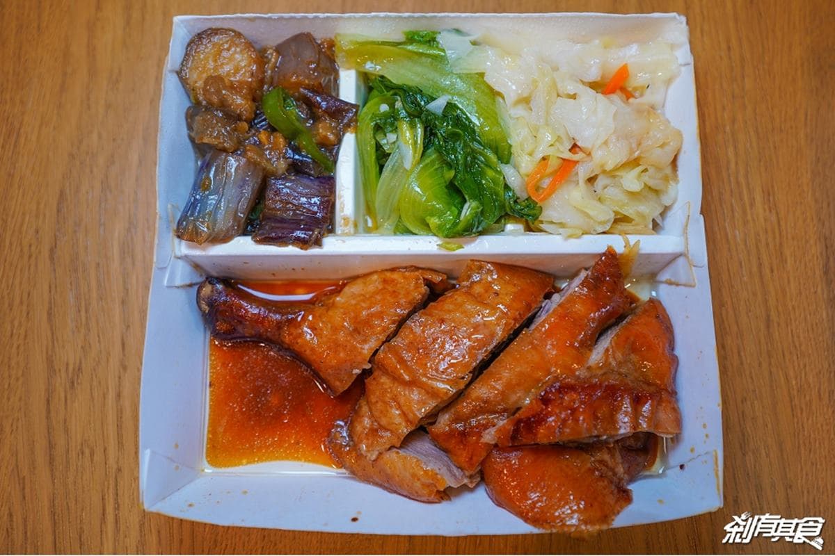 便當盒一半都是肉!網推「爆量三寶飯」CP值破表,塞滿油雞、烤鴨太澎派 便當盒一半都是肉!網推「爆量三寶飯」CP值破表,塞滿油雞、烤鴨太澎派