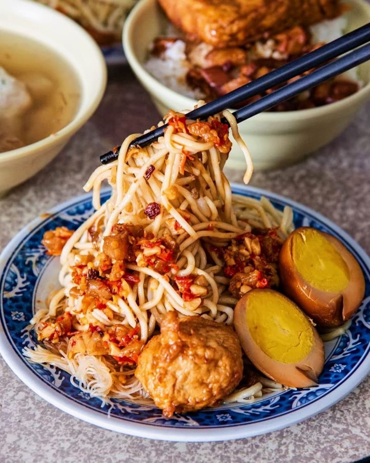 肉燥飯+炒麵只要35元!台南超狂「半半吃法」內行必點,網激推:會上癮 台南永康美食推薦|阿明食堂