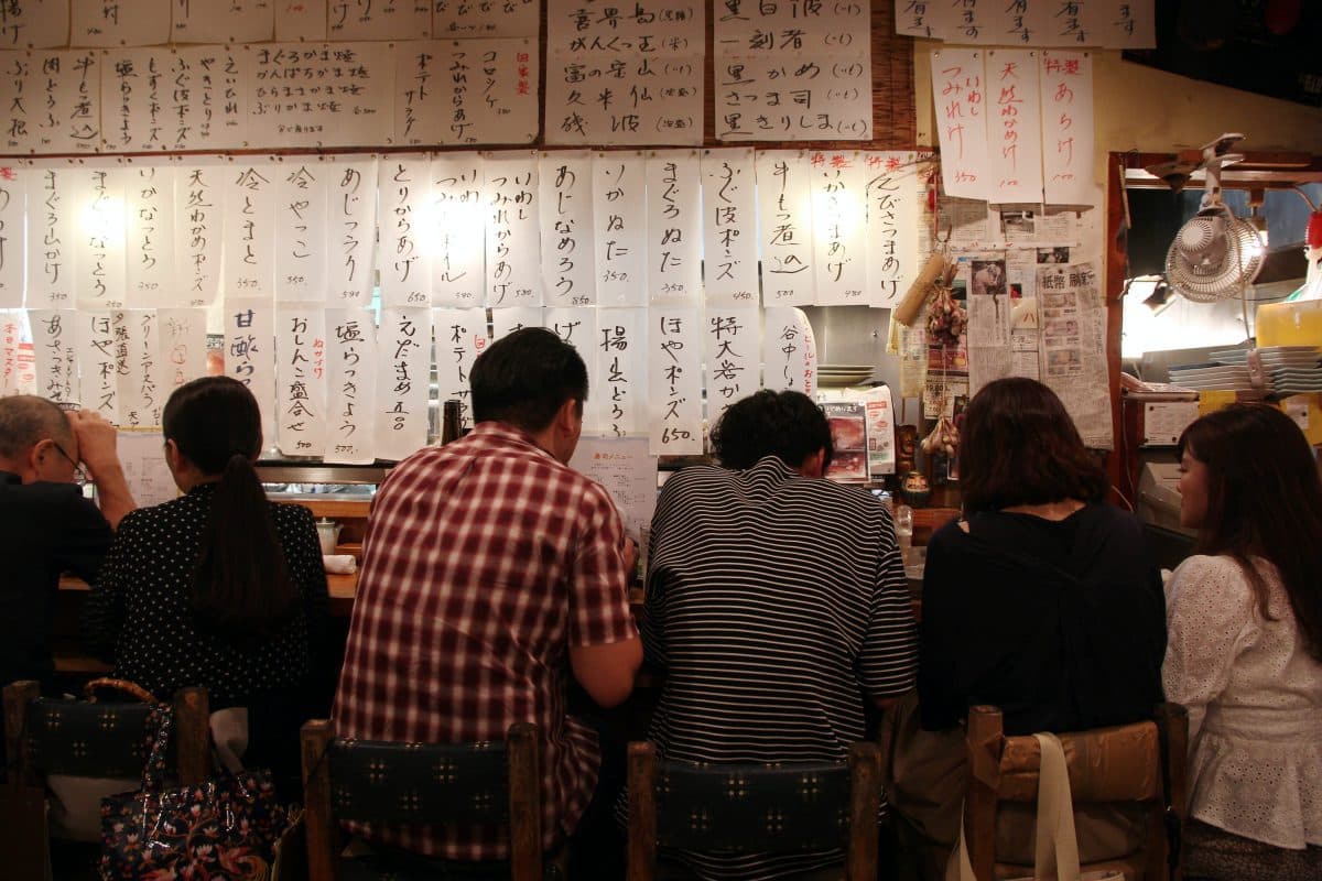 初次踏入居酒屋坐哪裡最好?老司機傳授:坐對「這位置」享受3好處 初次踏入居酒屋坐哪裡最好?老司機傳授:坐對「這位置」享受3好處