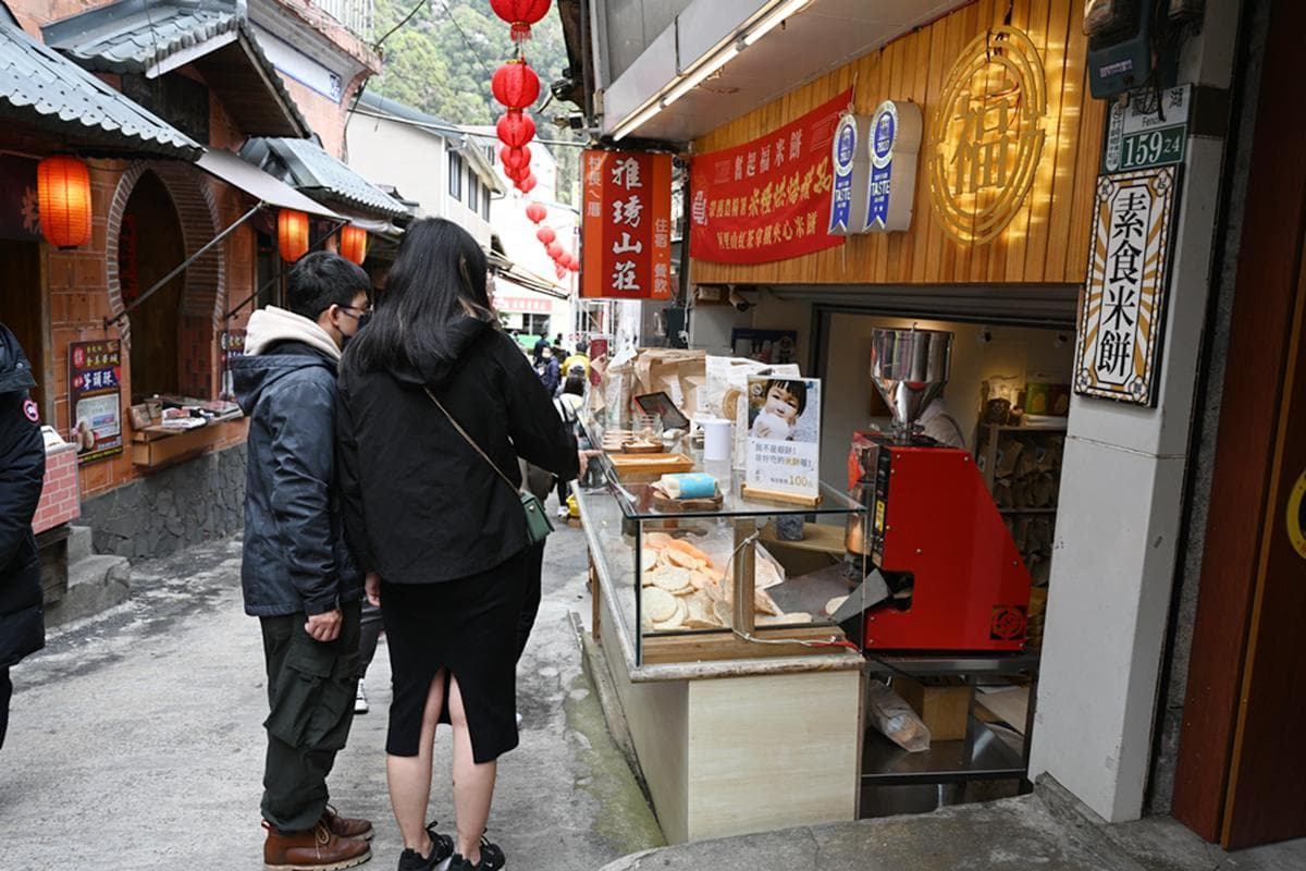 嘉義人私藏10間伴手禮!神木羊羹、夢幻手工巧克力、嘉義最強司康 嘉義伴手禮:奮起福米餅|逛奮起湖老街必買