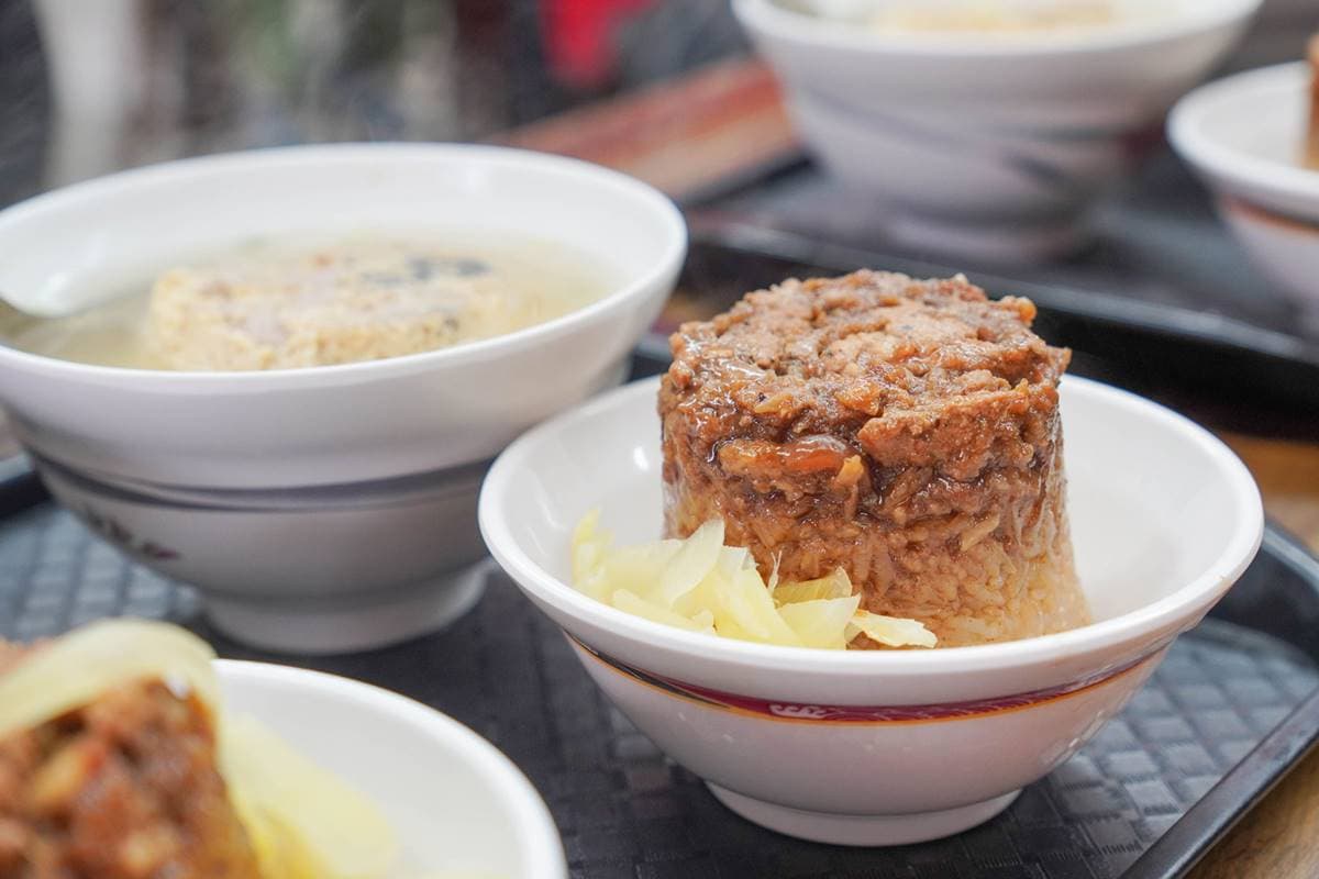 老饕都點這一套!「筒仔米糕+蒸蛋湯」飄香66年,「氣孔蒸蛋」口感超唰嘴 老饕都點這一套!「筒仔米糕+蒸蛋湯」飄香66年,「氣孔蒸蛋」口感超唰嘴