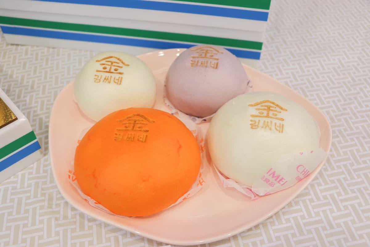 「全家x韓勾ㄟ金針菇」9大聯名新品!超狂拌飯飯糰、韓式包子、酷繽沙開吃 「全家x韓勾ㄟ金針菇」9大聯名新品!超狂拌飯飯糰、韓式包子、酷繽沙開吃