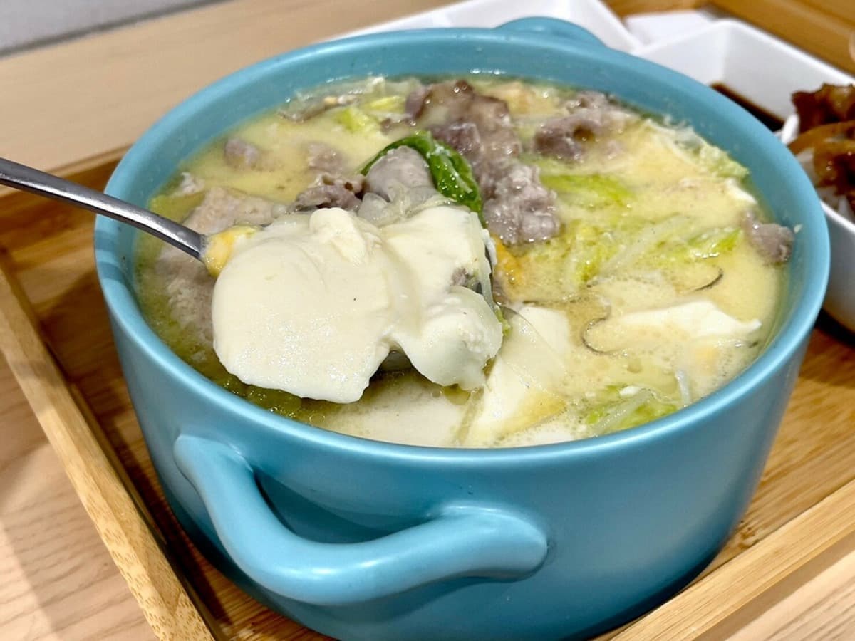 吃鍋還能喝手搖!網美火鍋店嘗「手工豆花鍋」,升級燒肉飯更滿足 吃鍋還能喝手搖!網美火鍋店嘗「手工豆花鍋」,升級燒肉飯更滿足