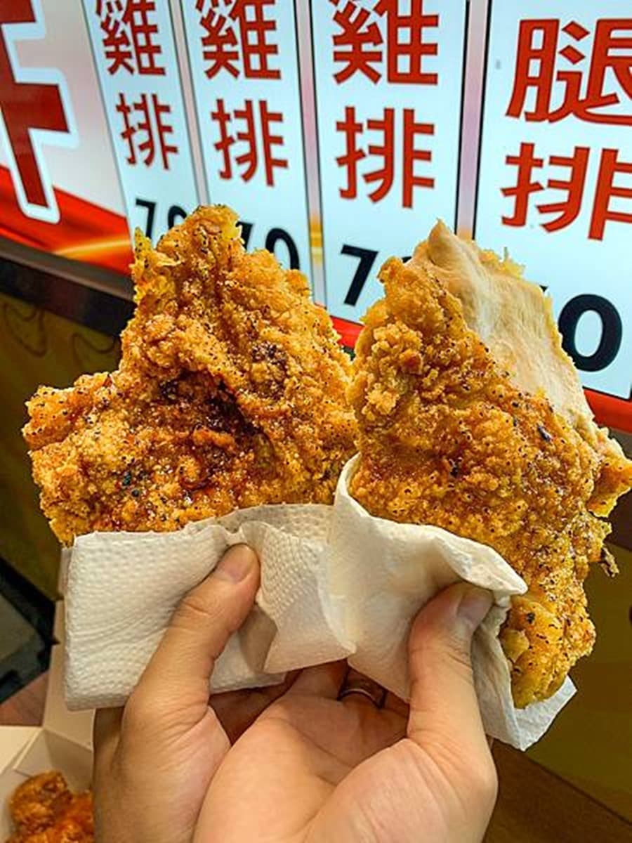 雞排控快衝!台中「炙燒雞排」比千元鈔票還大,泰式雞腿排也必點 雞排控快衝!台中「炙燒雞排」比千元鈔票還大,泰式雞腿排也必點
