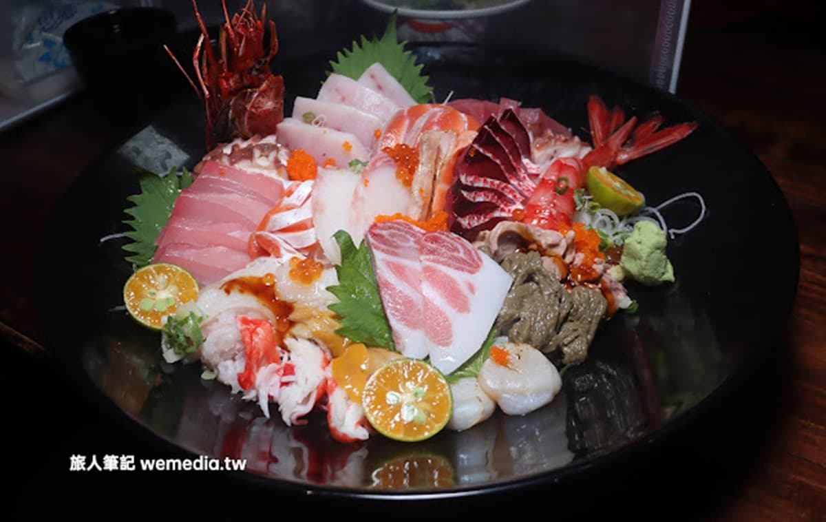 鋪滿20種生魚片!「浮誇海鮮丼」分量多到看不見飯,還有魚骨味噌湯喝到飽 鋪滿20種生魚片!「浮誇海鮮丼」分量多到看不見飯,還有魚骨味噌湯喝到飽